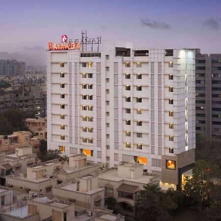 Hotel Ramada Ahmedabad Esterno foto