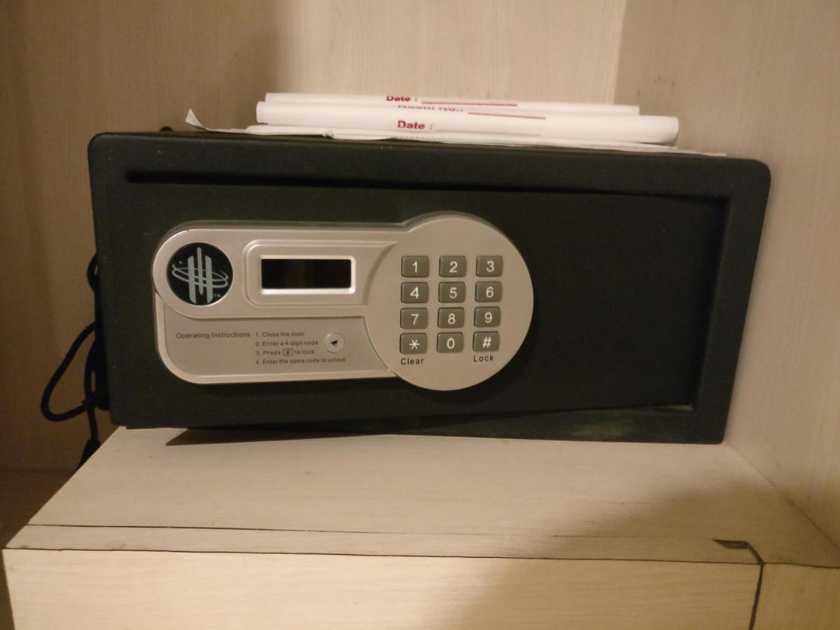 Hotel Ramada Ahmedabad Esterno foto