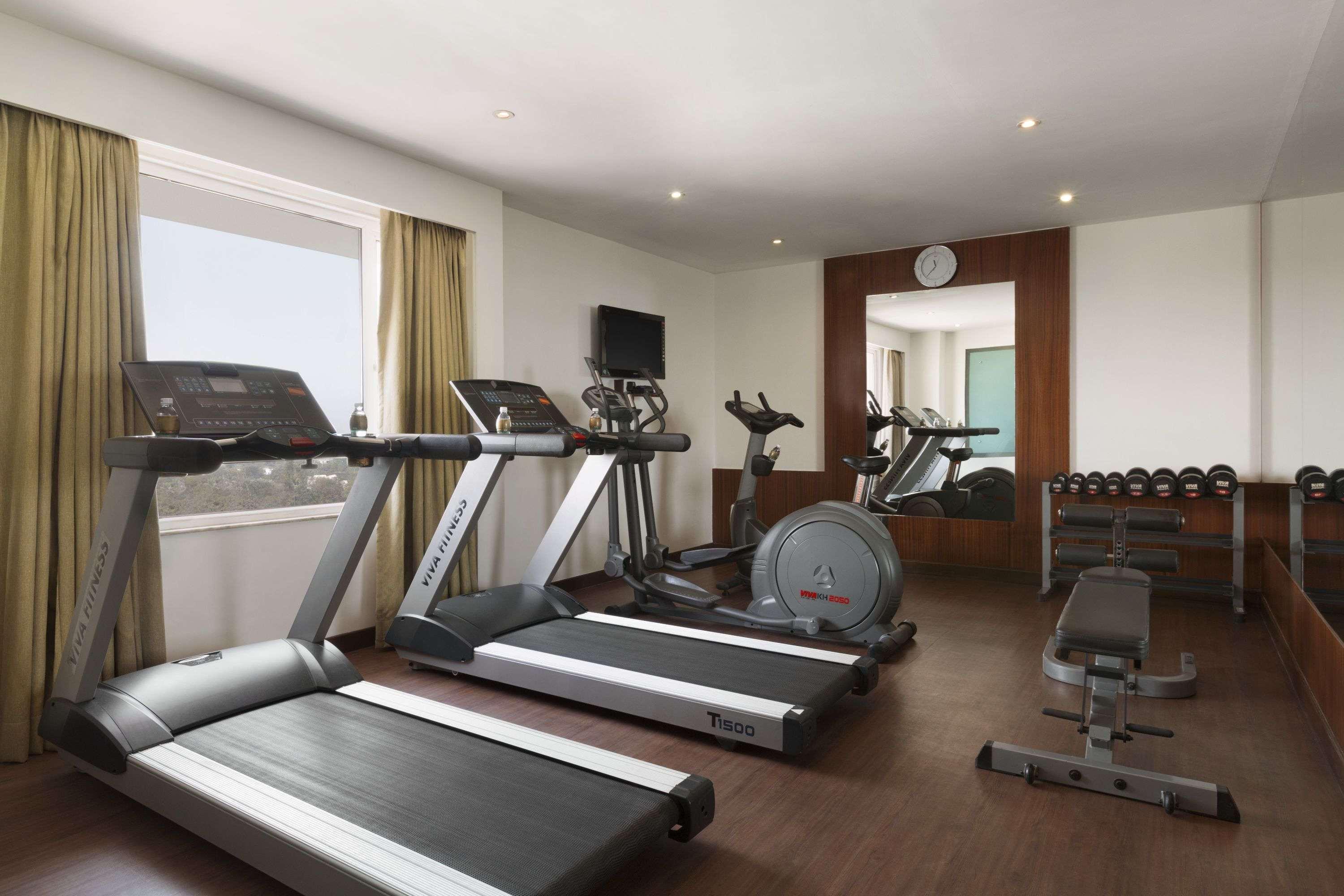 Hotel Ramada Ahmedabad Esterno foto