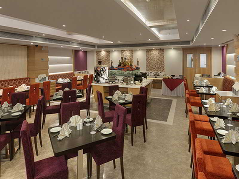 Hotel Ramada Ahmedabad Esterno foto