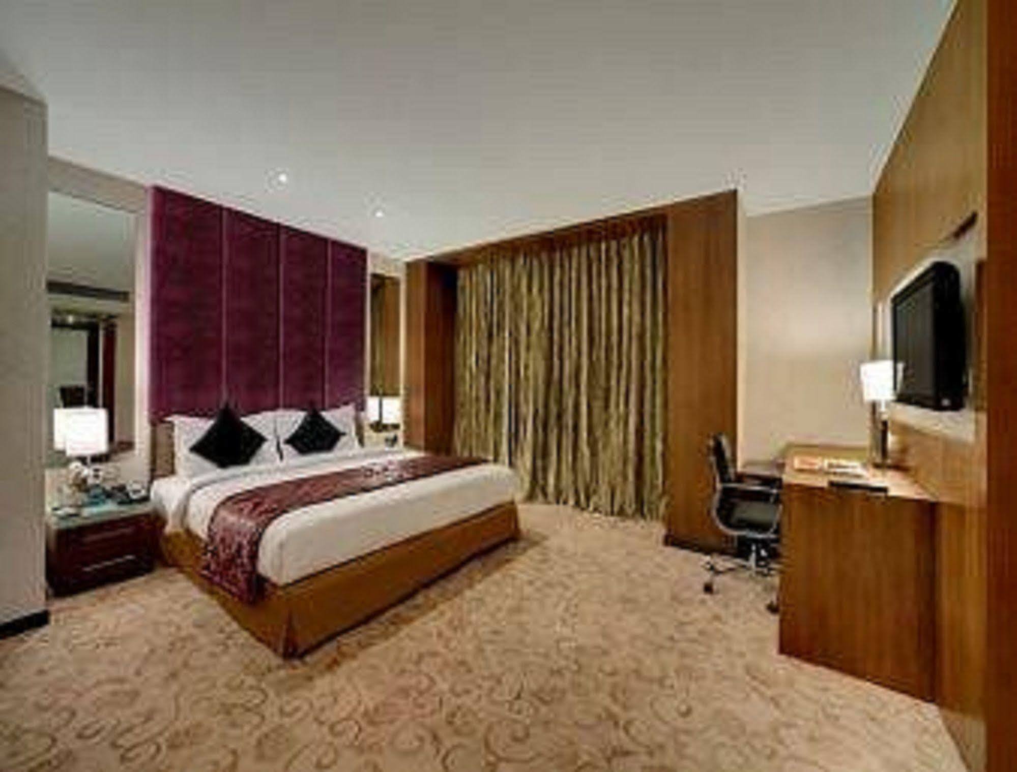 Hotel Ramada Ahmedabad Camera foto