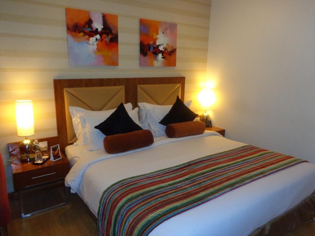 Hotel Ramada Ahmedabad Esterno foto