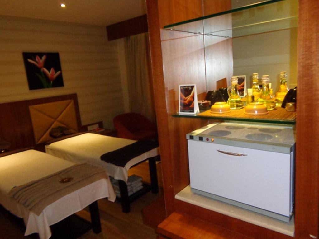 Hotel Ramada Ahmedabad Esterno foto