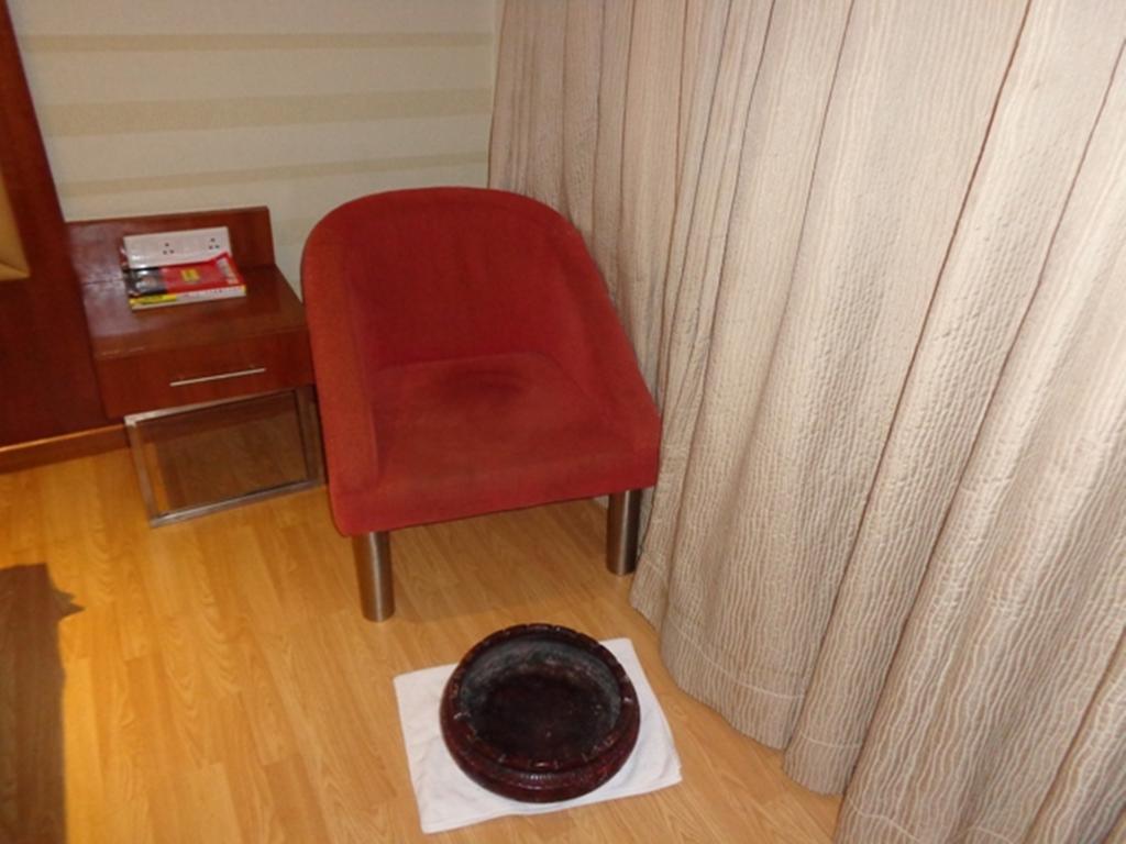 Hotel Ramada Ahmedabad Esterno foto