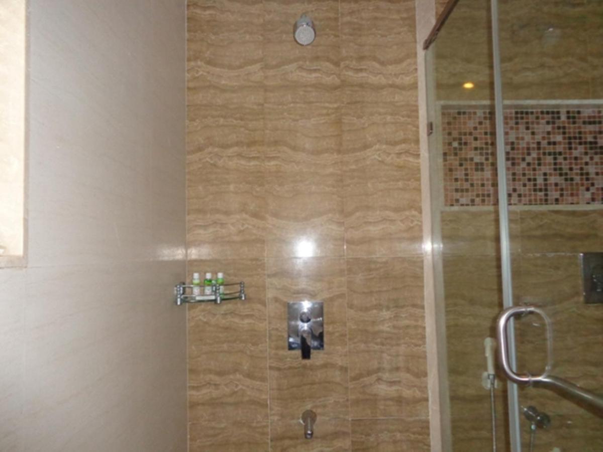 Hotel Ramada Ahmedabad Esterno foto