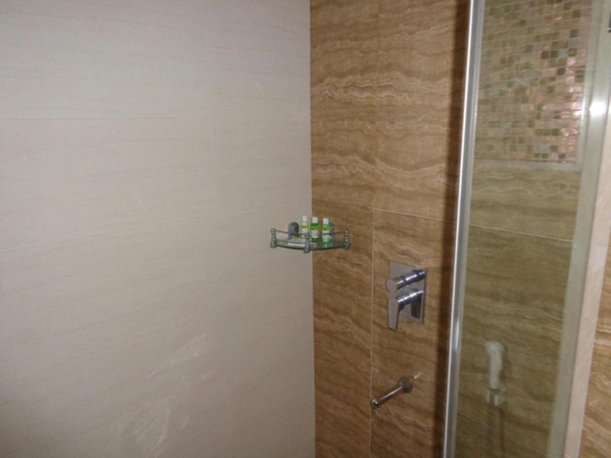Hotel Ramada Ahmedabad Esterno foto